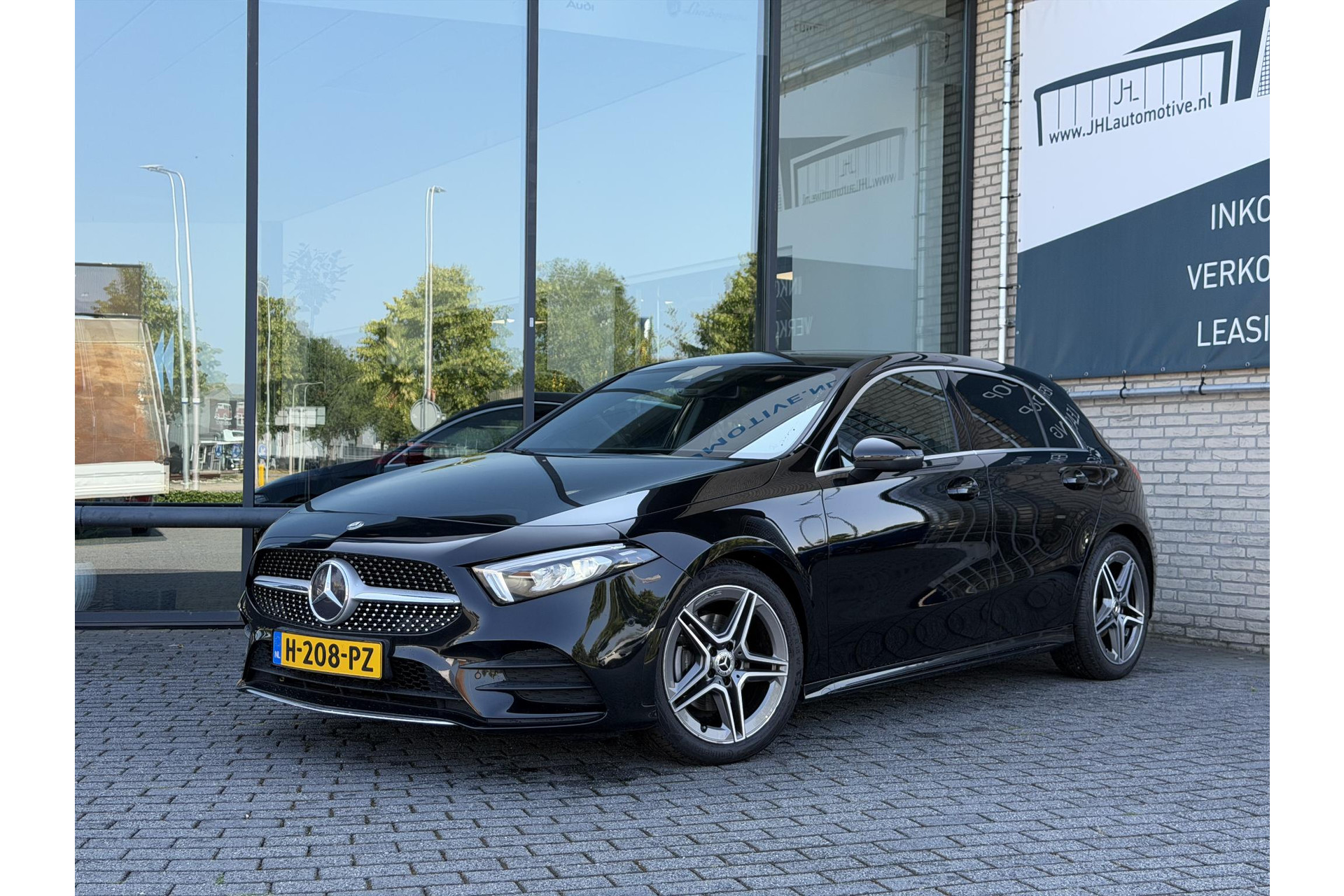 Mercedes-Benz A-Klasse 180 Business Solution AMG*NAVI*CAM*CRUISE*LED*TEL*